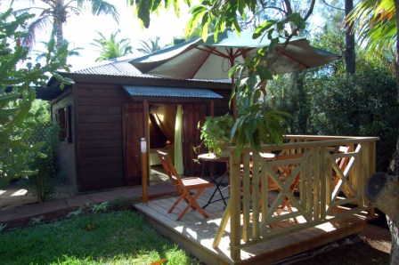https://espace-ptl.ancv.com/appli/butterfly/data/medias_PA/PHOTOS/437366001001/437366001001qBmZDEzFqC-terrasse bungalow alamanda.jpg